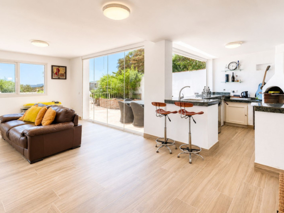 Villa for sale in Manilva