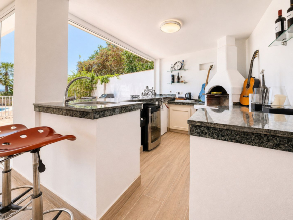 Villa for sale in Manilva