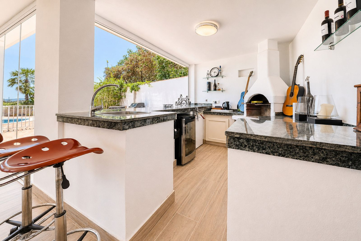 Villa for sale in Manilva