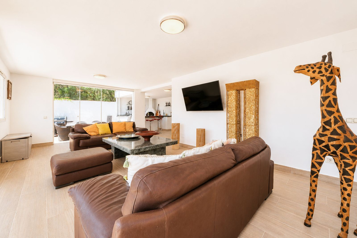 Villa for sale in Manilva
