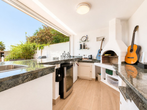 Villa for sale in Manilva
