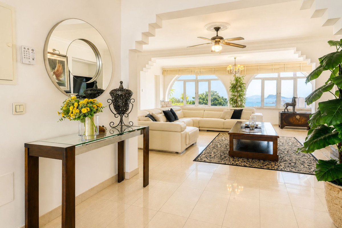 Villa for sale in Manilva