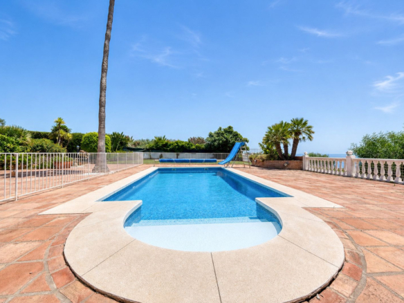 Villa for sale in Manilva