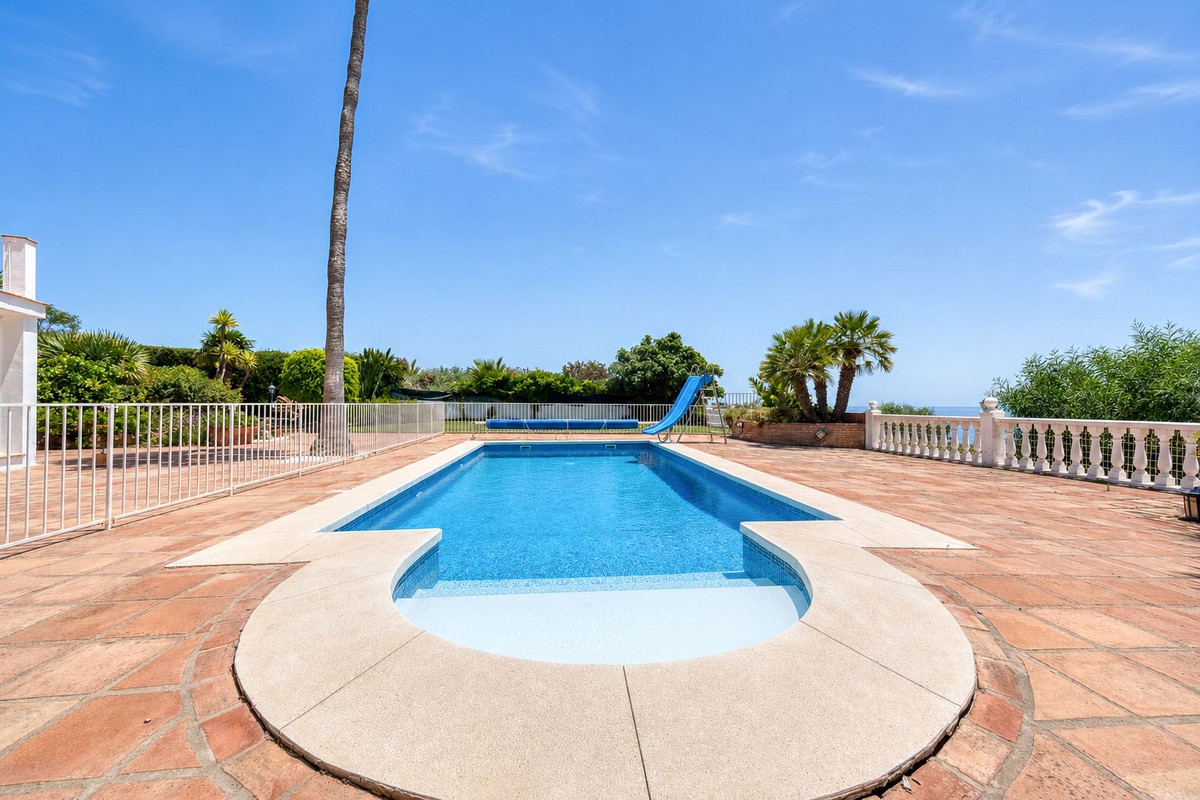 Villa for sale in Manilva