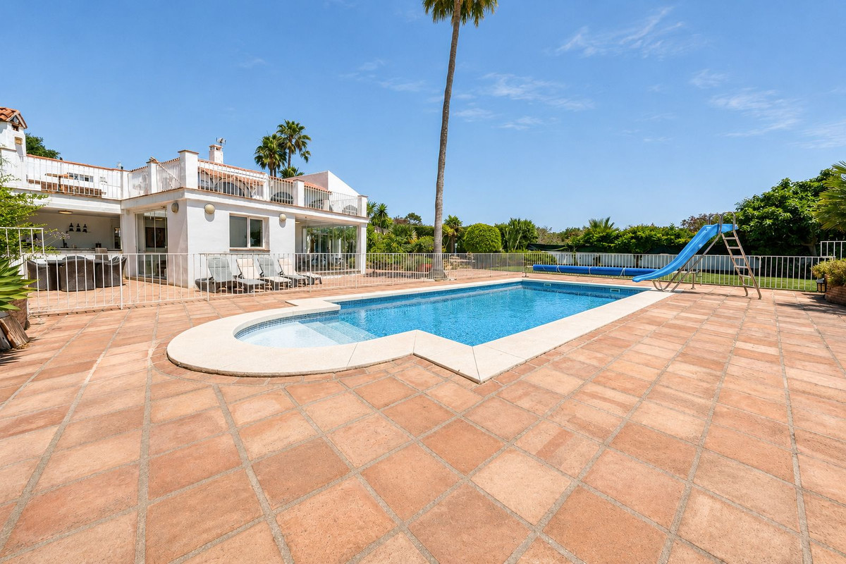 Villa for sale in Manilva