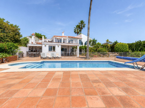 Villa for sale in Manilva