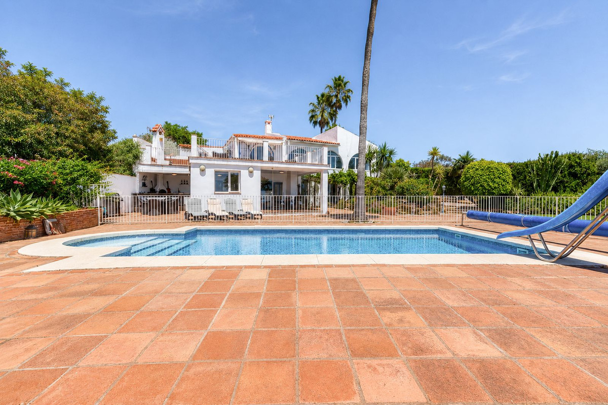 Villa for sale in Manilva