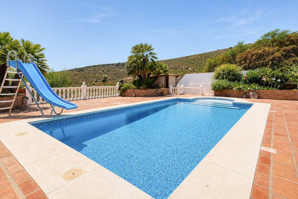 Villa for sale in Manilva