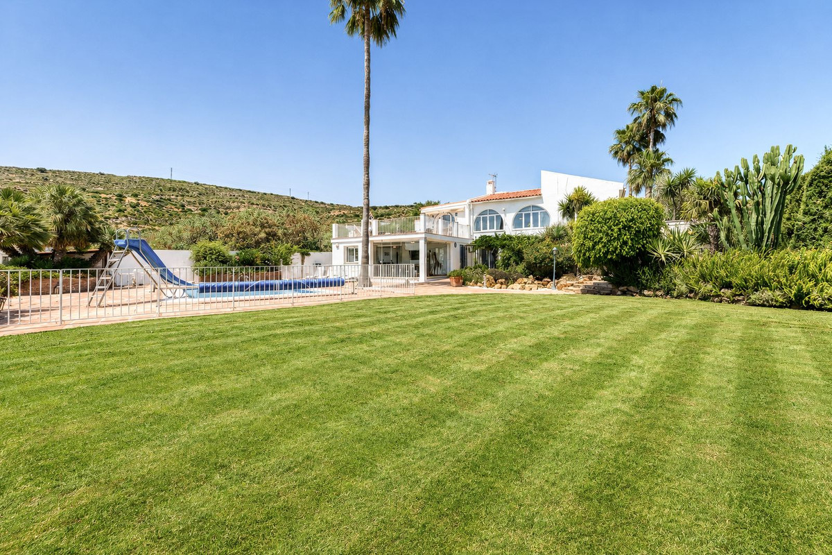 Villa for sale in Manilva