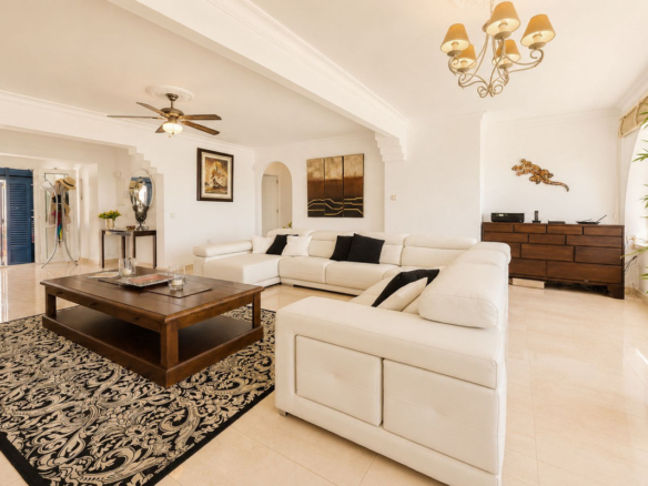 Villa for sale in Manilva