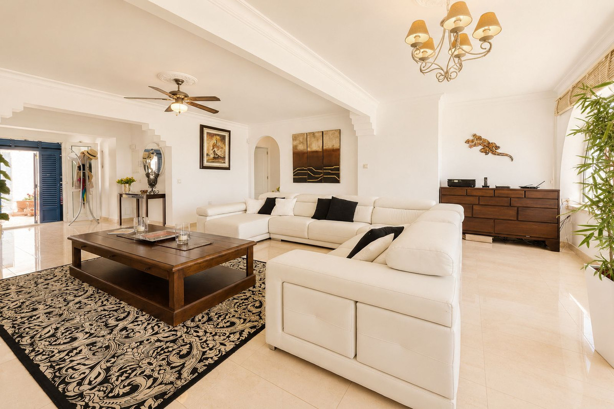Villa for sale in Manilva
