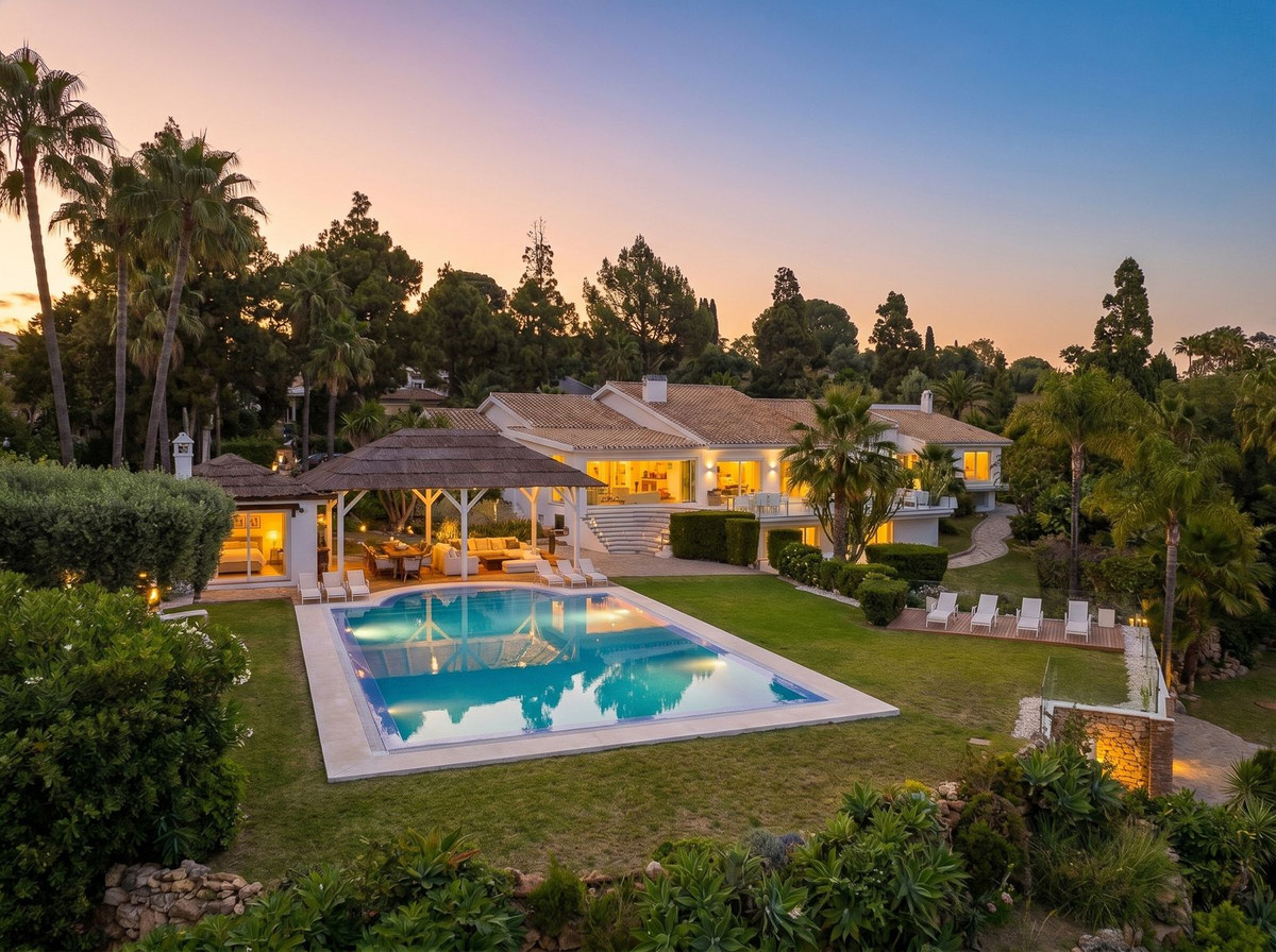 Villa-in-Marbella-Ref-R5371552 Villa for sale in Marbella