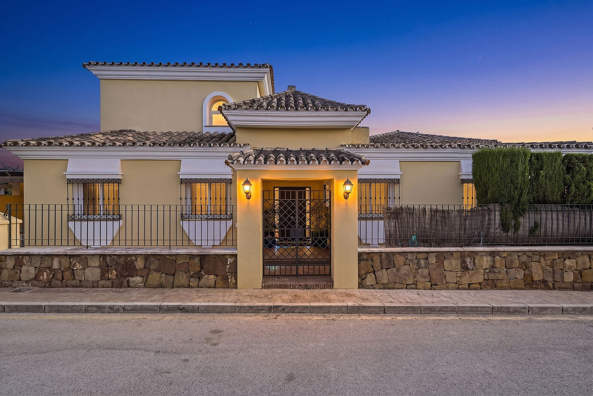 Villa-in-Marbella-Ref-R5397595 Villa for sale in Marbella