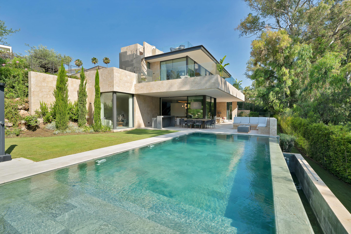 Villa-in-Marbella-Ref-R5420851 Villa for sale in Marbella