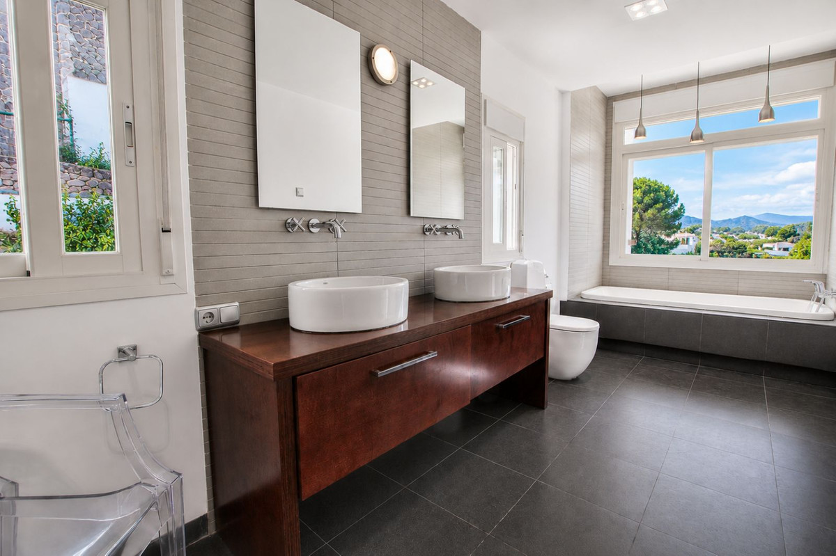 Villa for sale in Mijas