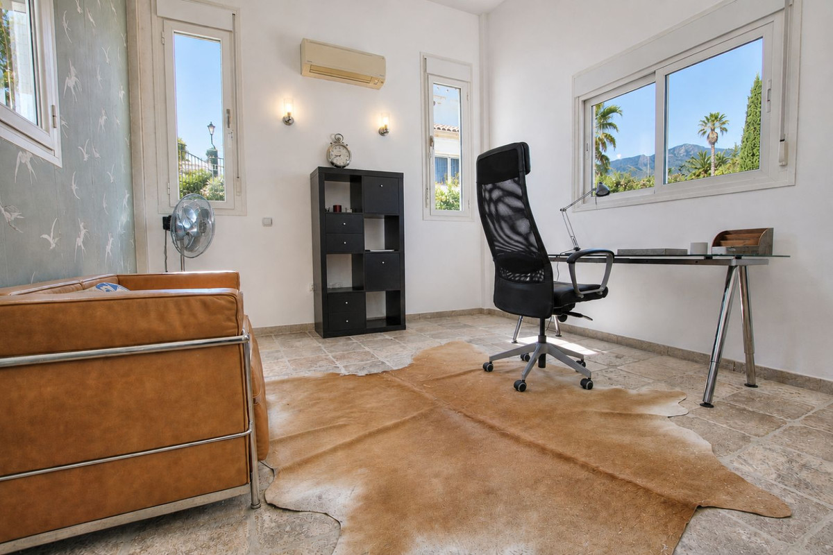 Villa for sale in Mijas