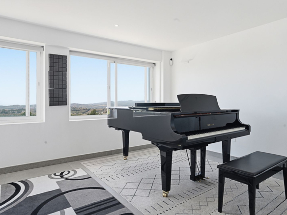 Villa for sale in Mijas