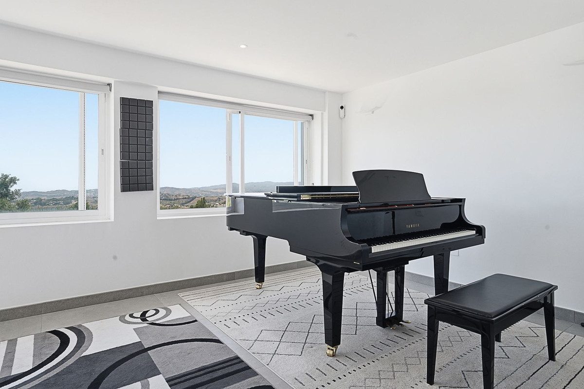 Villa for sale in Mijas