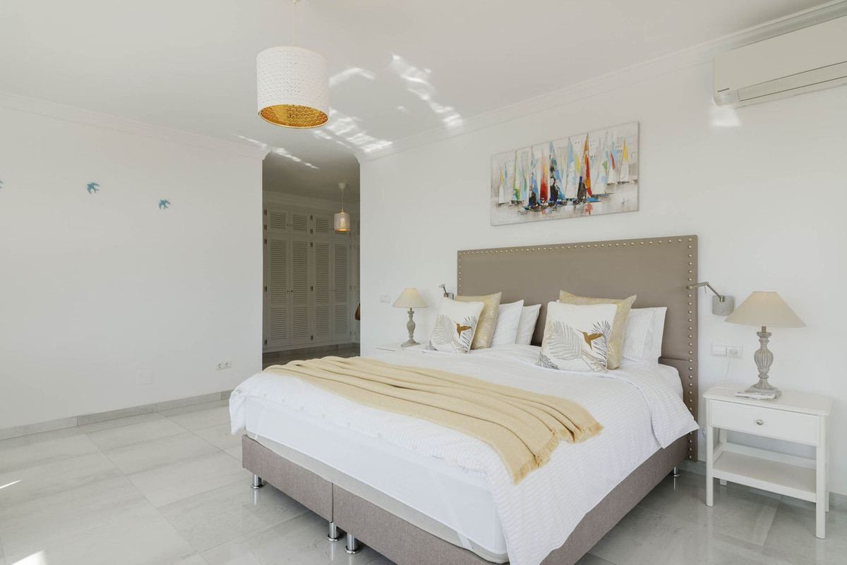 Villa for sale in Mijas
