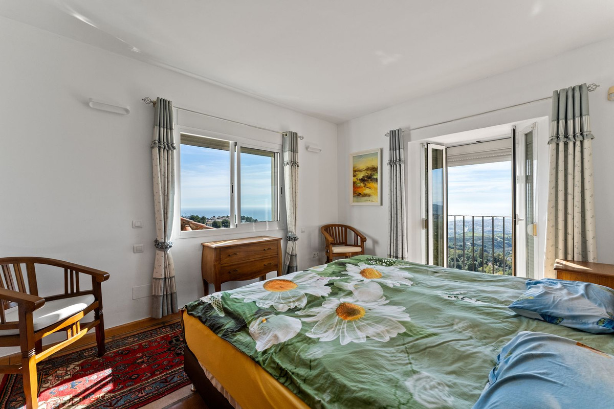 Villa for sale in Mijas