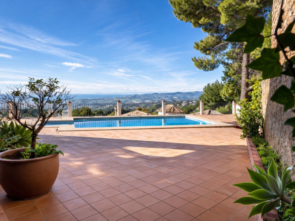 Villa for sale in Mijas