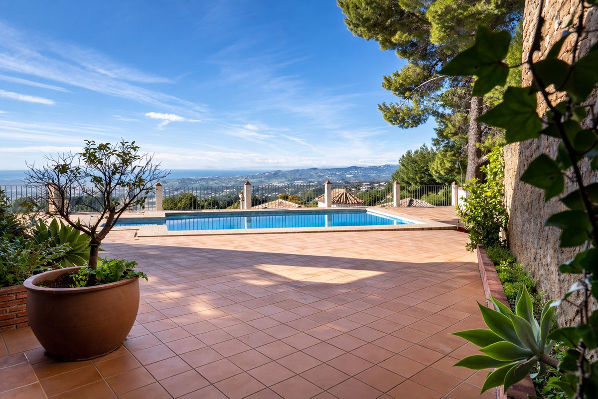 Villa for sale in Mijas