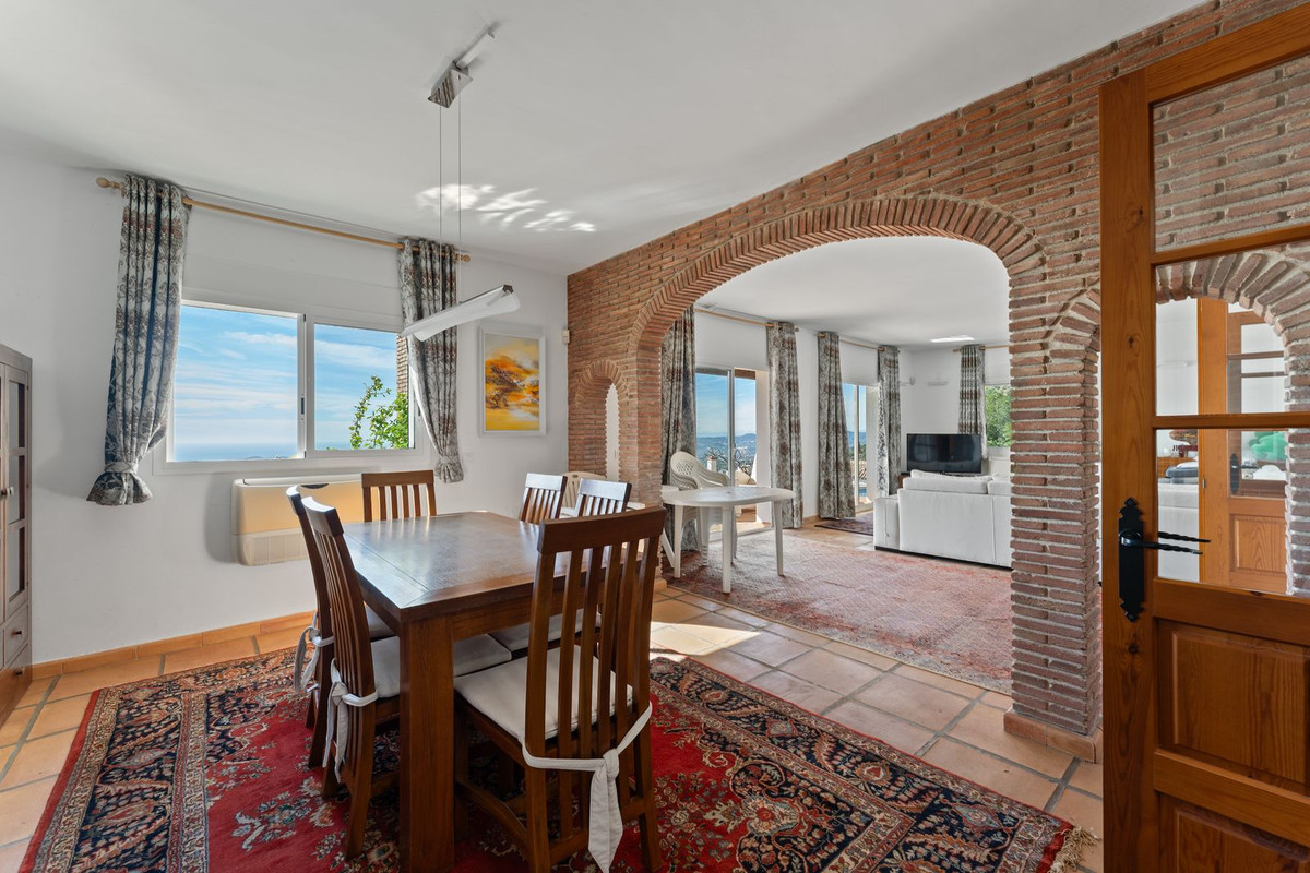 Villa for sale in Mijas