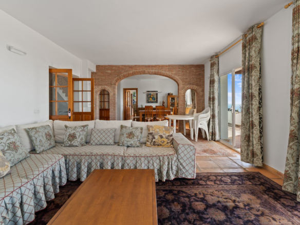 Villa for sale in Mijas