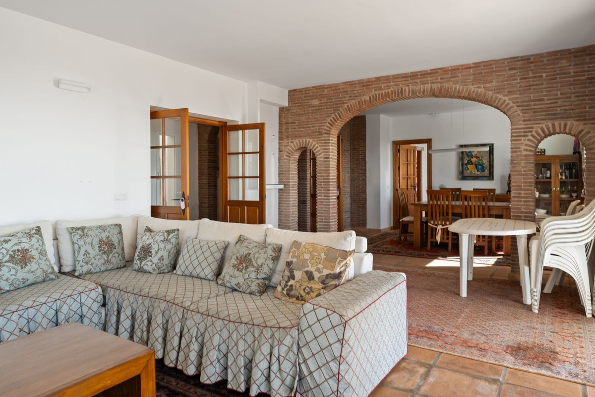 Villa for sale in Mijas
