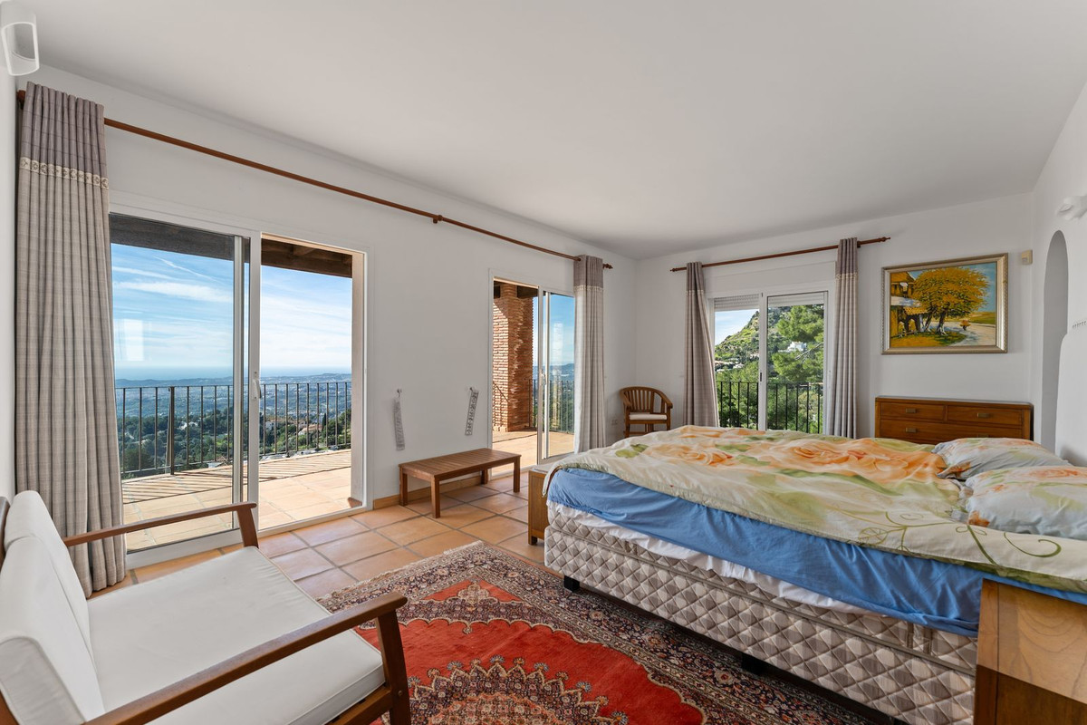 Villa for sale in Mijas