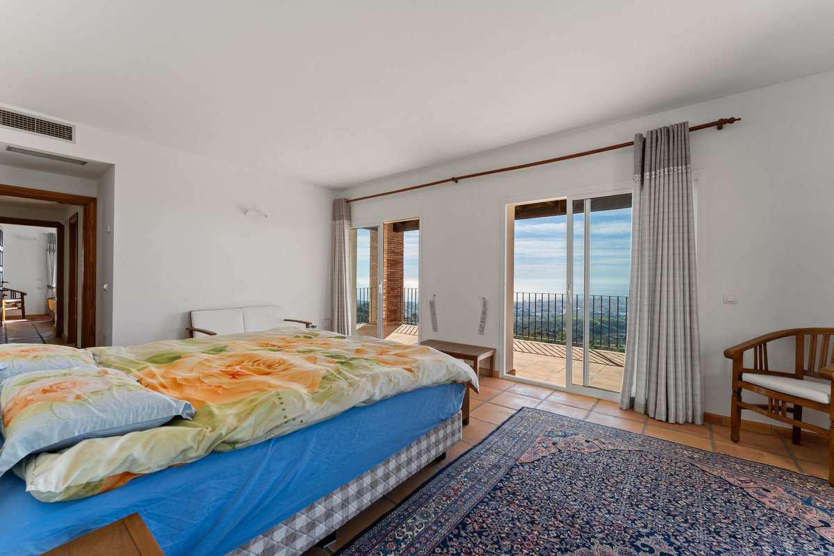 Villa for sale in Mijas
