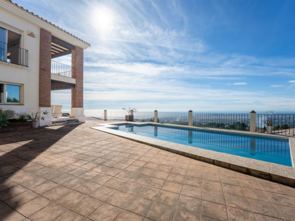 Villa for sale in Mijas