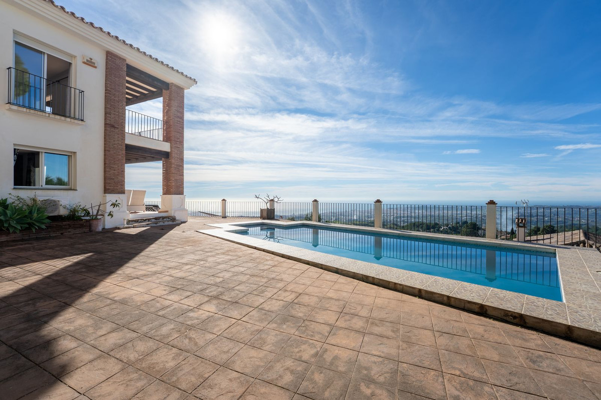 Villa for sale in Mijas