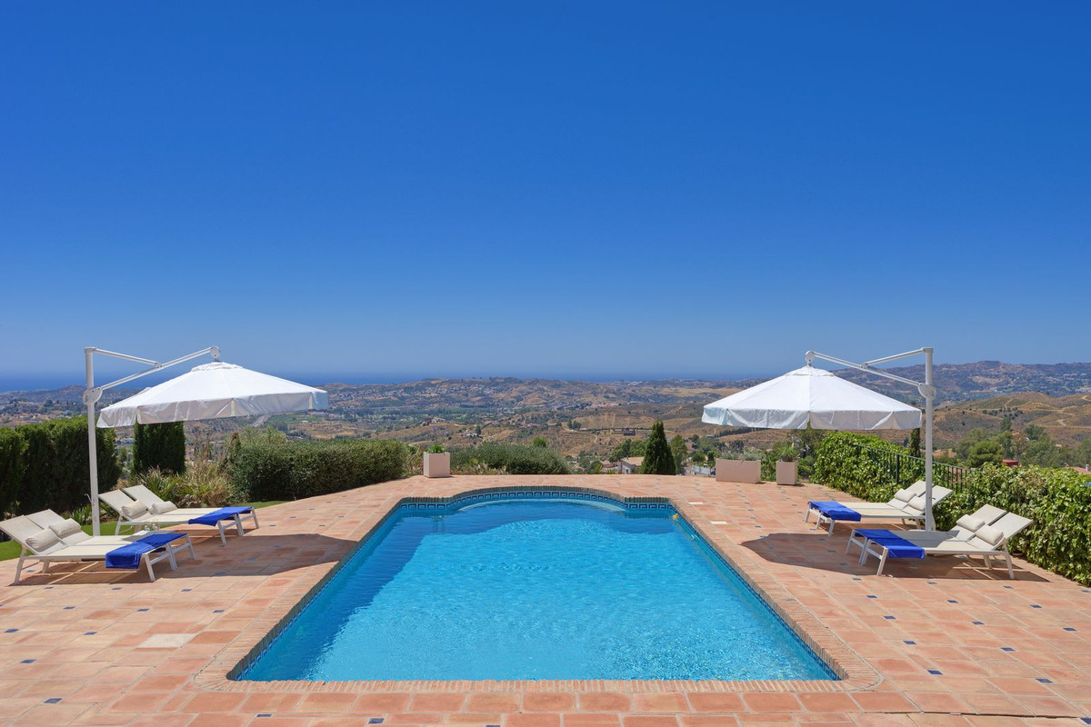 Villa for sale in Mijas