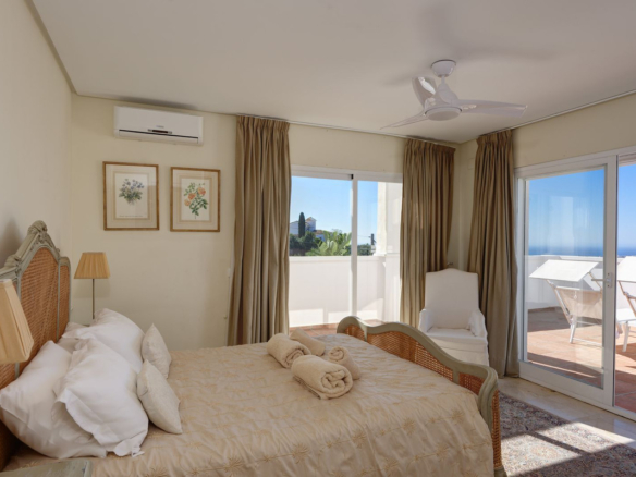 Villa for sale in Mijas