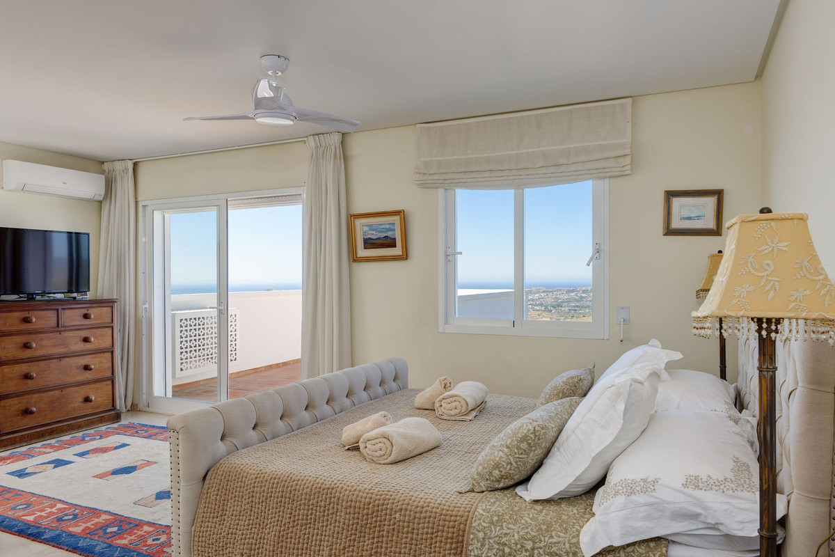 Villa for sale in Mijas
