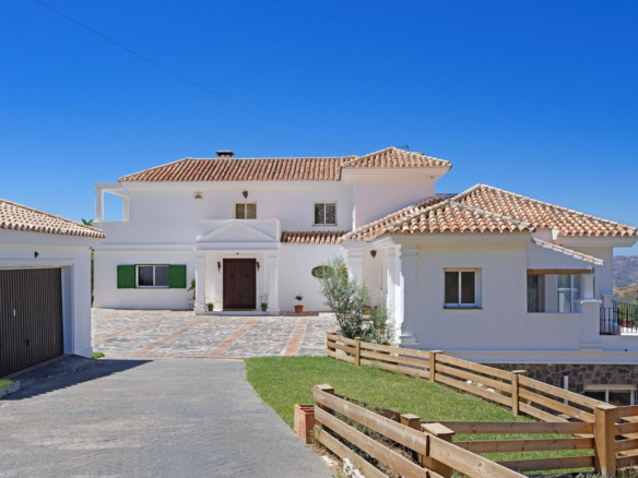 Villa for sale in Mijas