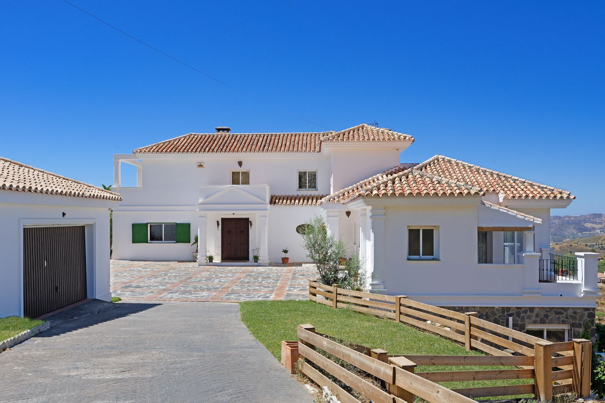Villa for sale in Mijas