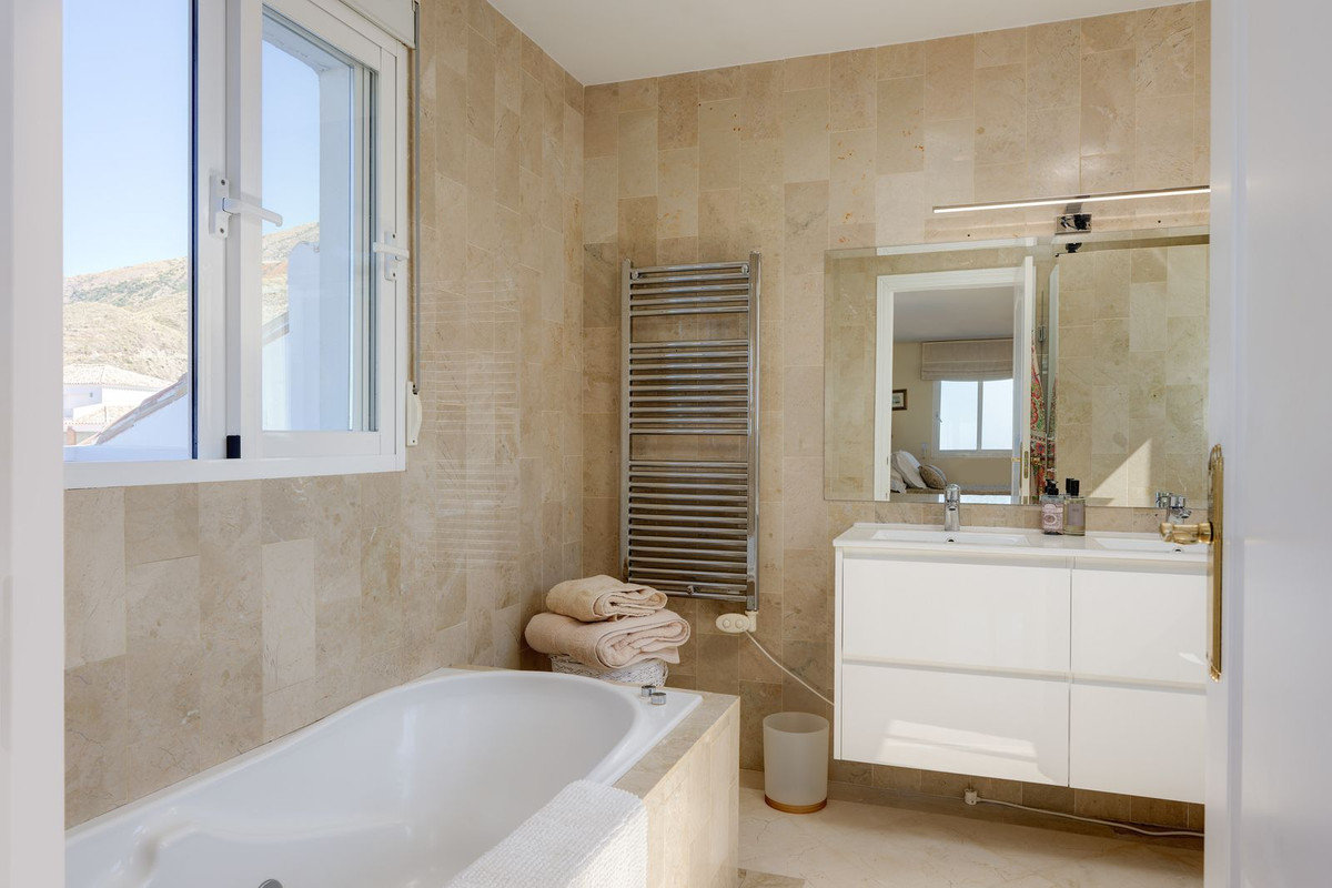 Villa for sale in Mijas