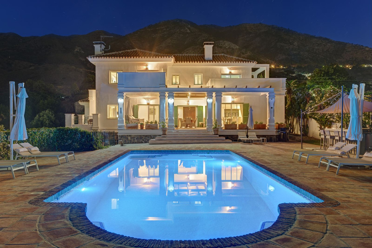 Villa for sale in Mijas
