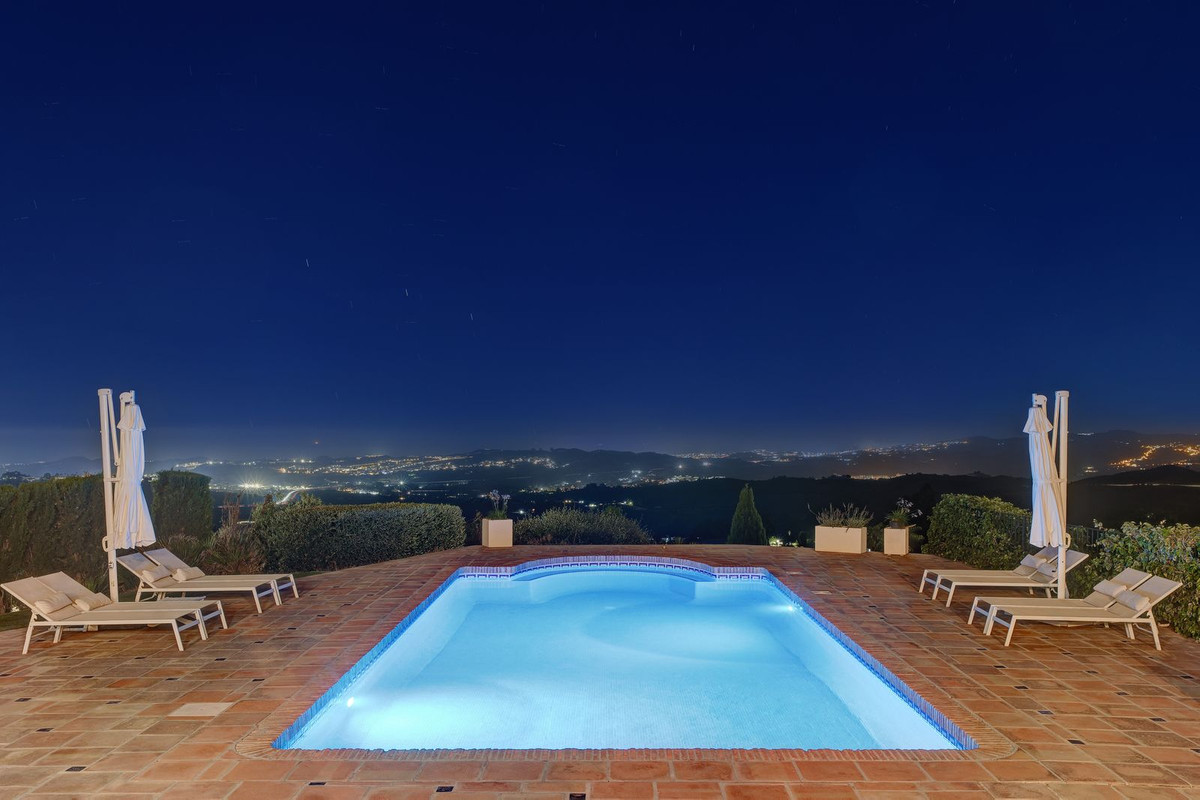 Villa for sale in Mijas