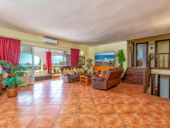 Villa for sale in Mijas