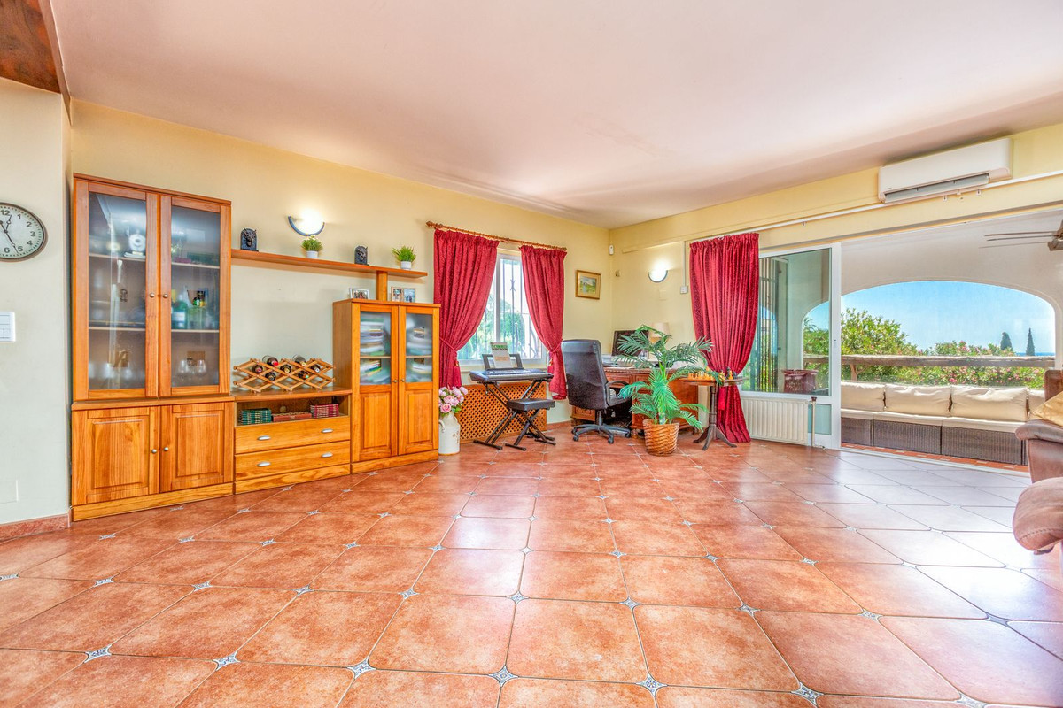 Villa for sale in Mijas