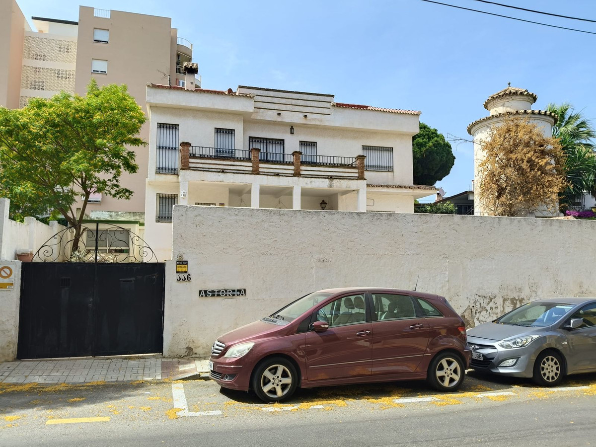 Villa for sale in Torremolinos