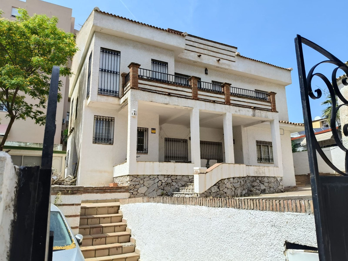 Villa-in-Torremolinos-Ref-R5413393 Villa for sale in Torremolinos