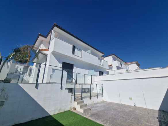 New Villa for sale in Manilva