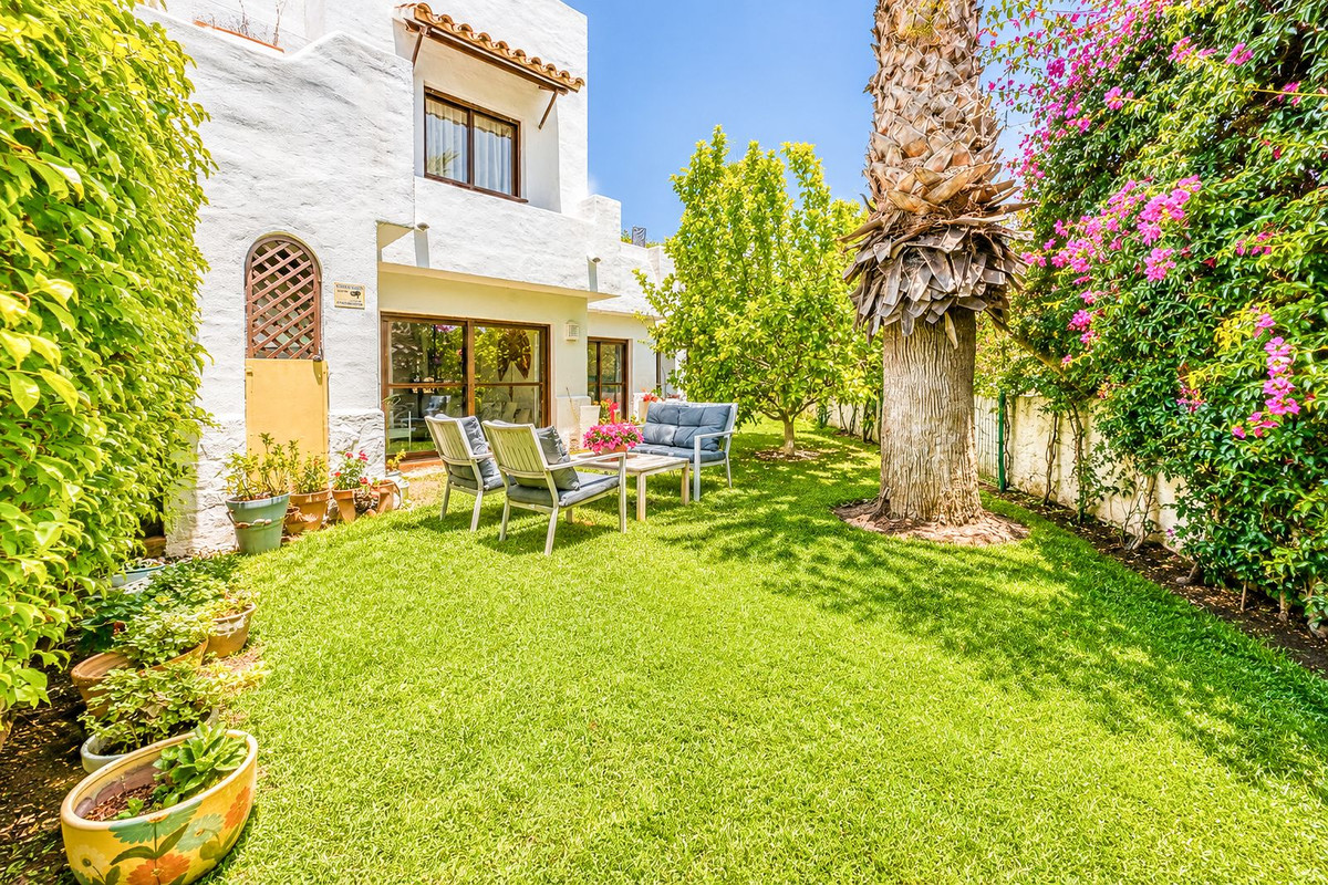 Apartment for sale in Estepona