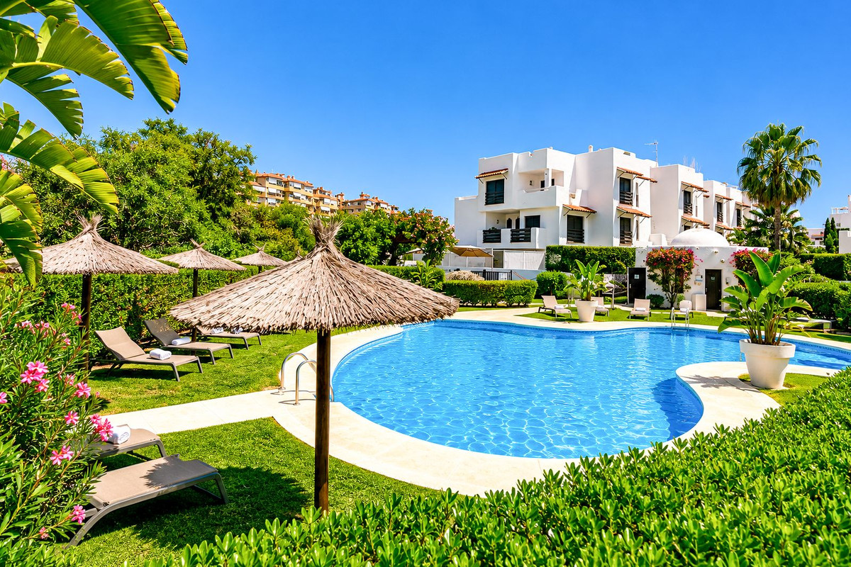 Apartment-in-Estepona-Ref-R5424991 Apartment for sale in Estepona