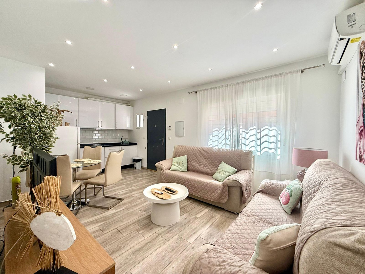 Apartment-in-Fuengirola-Ref-R5435857 Apartment for sale in Fuengirola