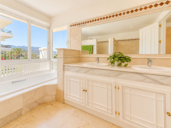 Apartment for sale in Mijas